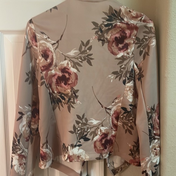 Pink floral blazer - Picture 3 of 3